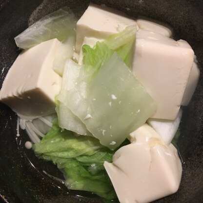 レシピありがとうございます。昆布でだしをとり、豆腐と白菜、えのきでいただきました。